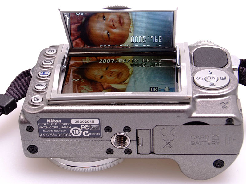 Illustration for article titled Etsumi Display Mirror Allows Compact Camera Photos at Extreme Angles